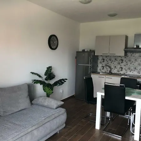 Sunrise Apartment *