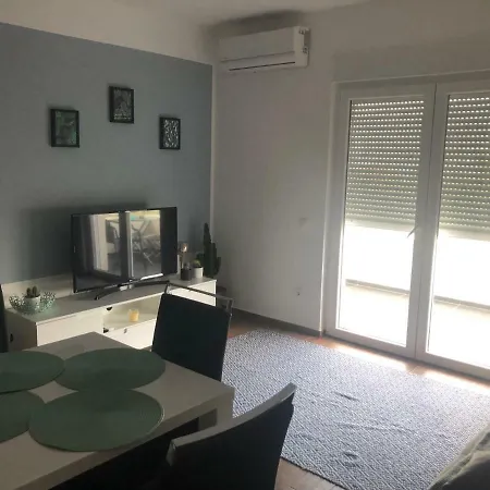 Sunrise Apartment *